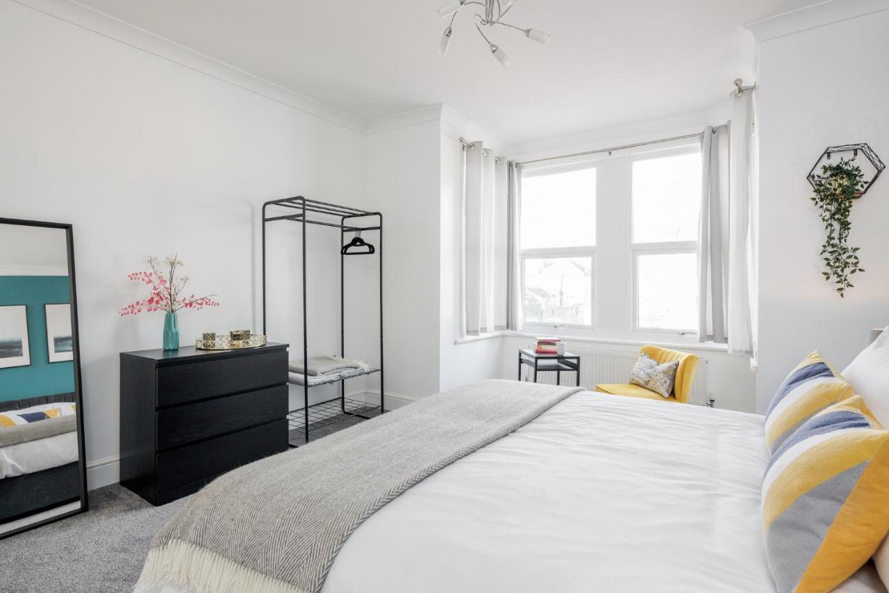 Business & Leisure 2 Bedroom & Parking By Damask Homes Илфорд Экстерьер фото