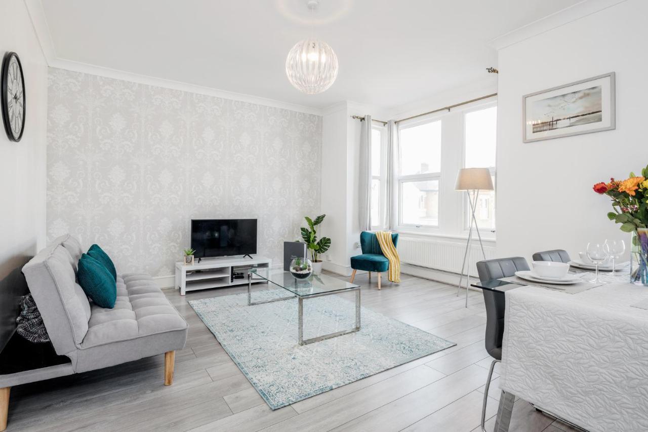 Business & Leisure 2 Bedroom & Parking By Damask Homes Илфорд Экстерьер фото