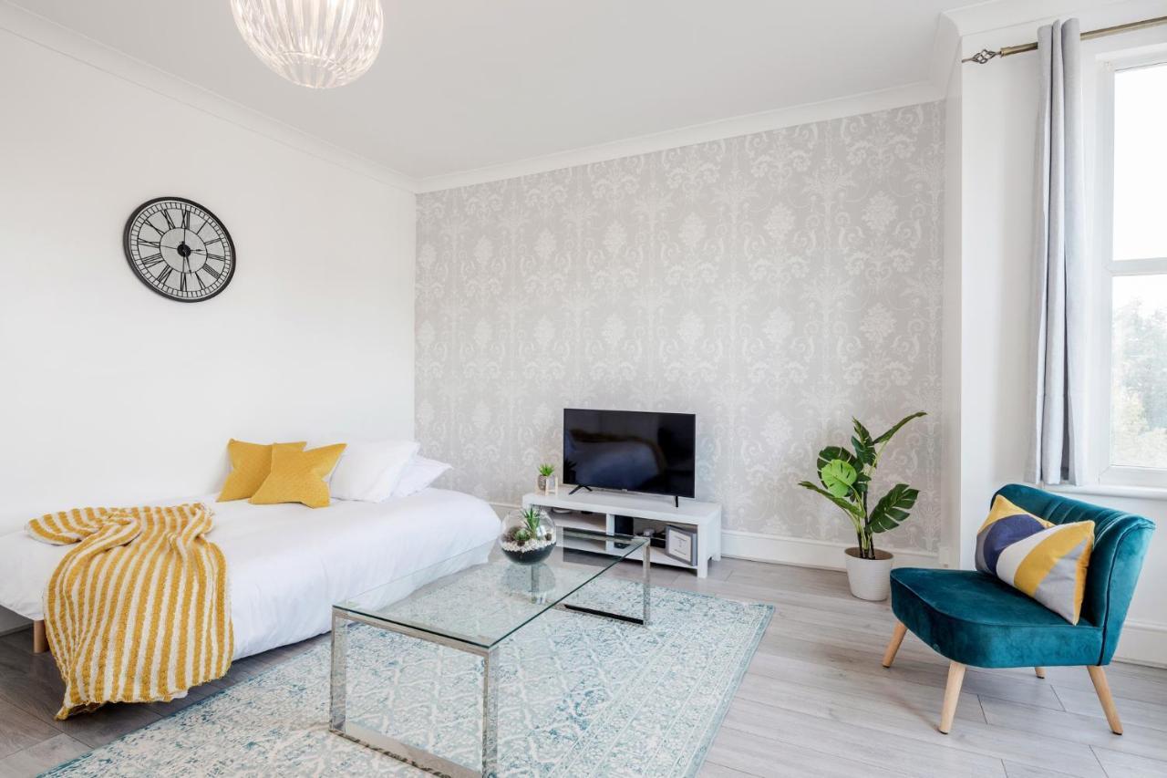 Business & Leisure 2 Bedroom & Parking By Damask Homes Илфорд Экстерьер фото