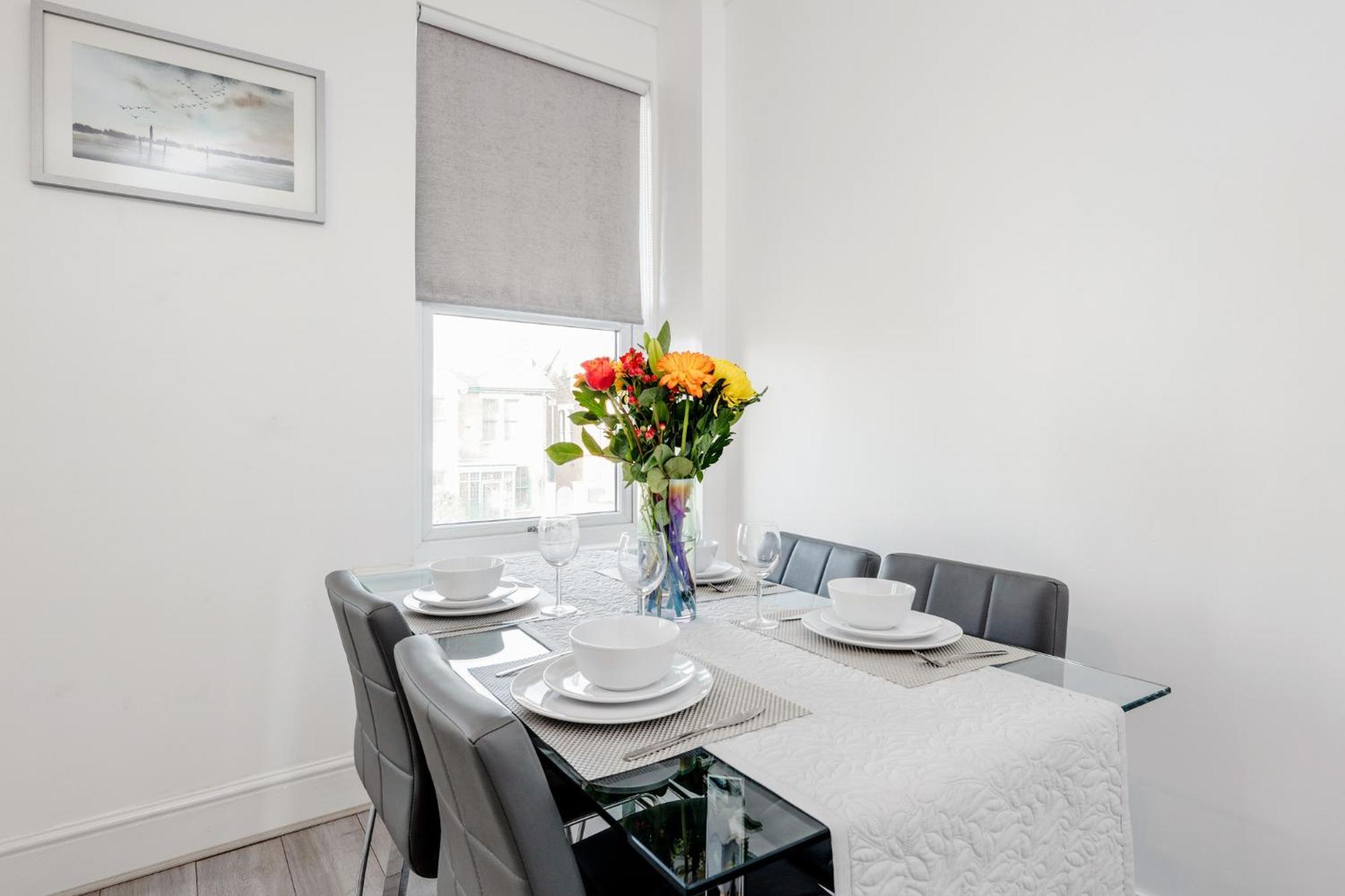 Business & Leisure 2 Bedroom & Parking By Damask Homes Илфорд Экстерьер фото