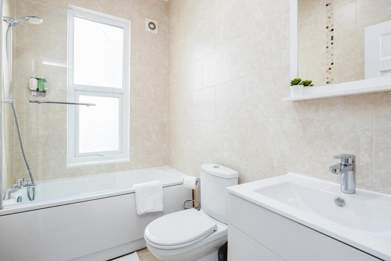 Business & Leisure 2 Bedroom & Parking By Damask Homes Илфорд Экстерьер фото